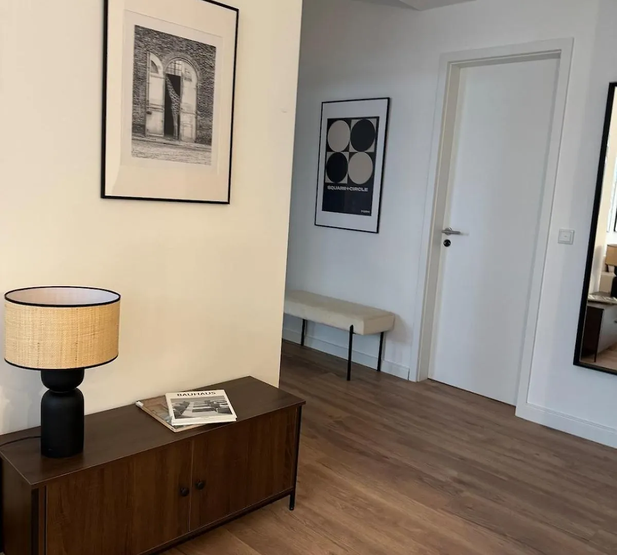 Central Chic Designer Apartment بريمين